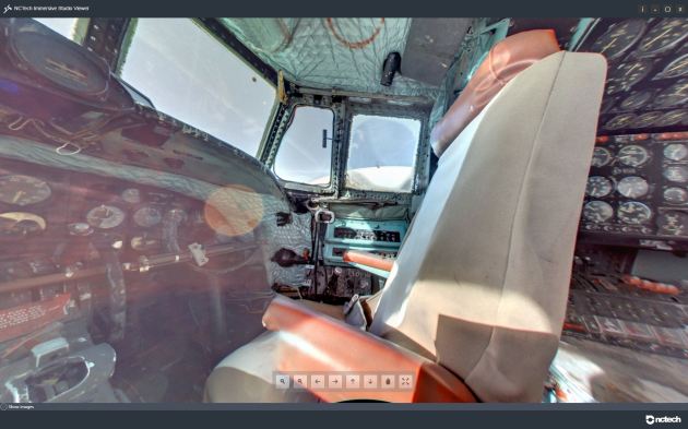 Image : Right seat, iSTAR view - note lens flare iSTAR_220433_EC_121_Cockpit_Right